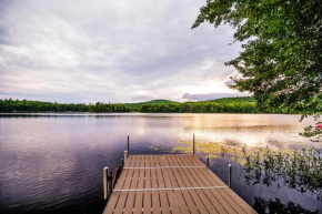 CedarHaus: Your Lakeside Retreat by Hills Pond
